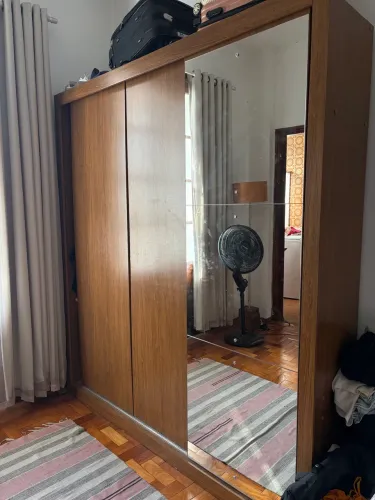 Guarda roupa com espelho 