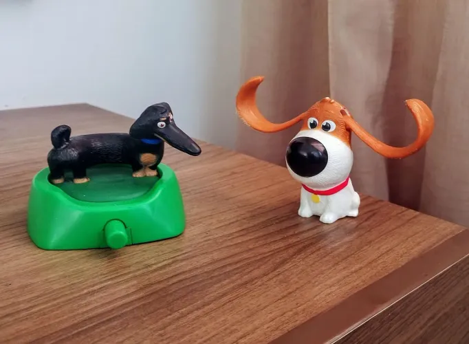 Lote 2 Brinquedos McDonald's coleção PETS - A VIDA SECRETA DOS BICHOS
