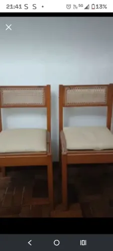 4 Cadeiras madeira com encosto tela.