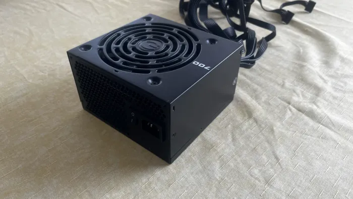 Fonte EVGA 700W