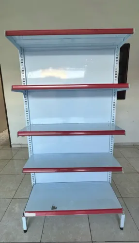 Expositor, gôndolas e estantes