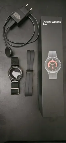 Galaxy Watch 5 Pro Usado (com película aplicada e pulseira Spigen extra)