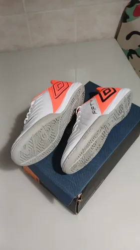 Chuteira umbro futsal 
