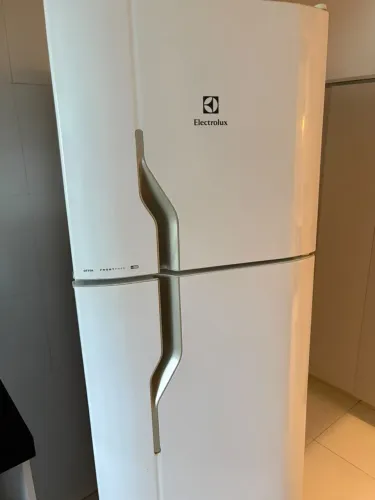 Geladeira Electrolux DF35A em bom estado
