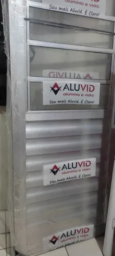 Porta basculante abre pra esquerda