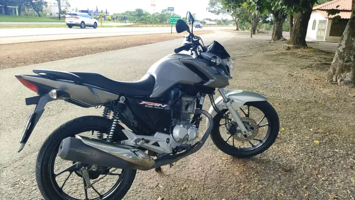160 fan 2023 seminova e bem preservada