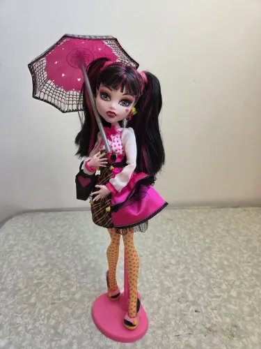 Draculaura School Out - Monster high