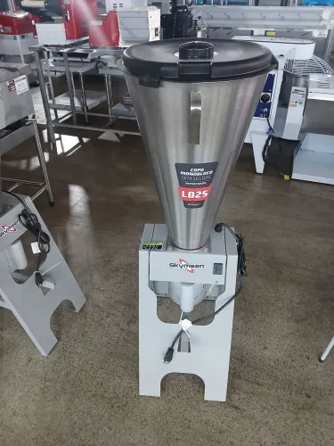 LIQUIDIFICADOR COMERCIAL SKYMSEN BASCULANTE 25 LTS
