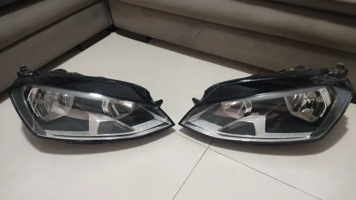 farol Volkswagen golf farol mascara negra.