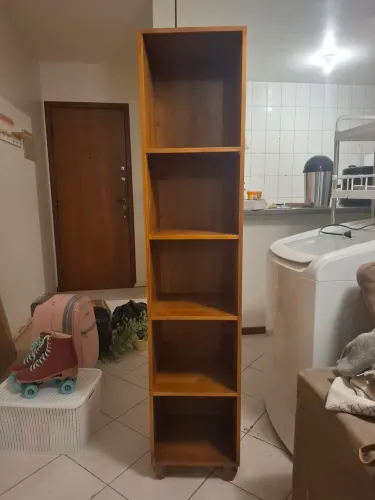 Estante nichos vertical madeira