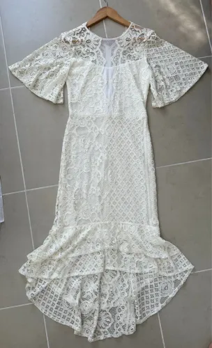 Vestido branco de renda