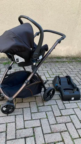 Carrinho de bebê Semi Novo : Galzerano