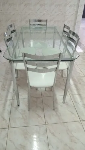 MESA COM CADEIRAS TAMPO DE VIDRO