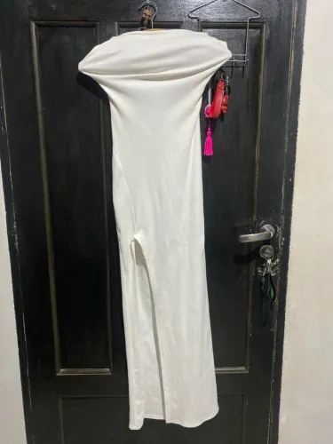 vestido com costa nua