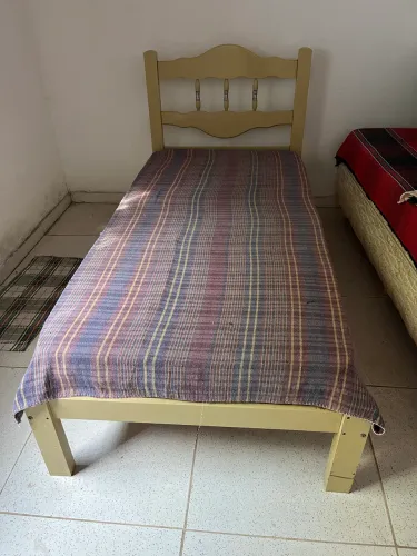 Cama solteiro de madeira