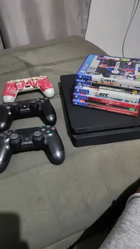 PS4 Slim 1T + 3 Controles + 5 Jogos Originais Mídia Física