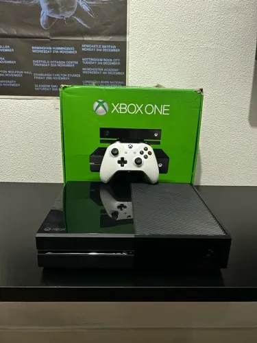 Xbox One 500GB + Controle + Kinect + Caixa