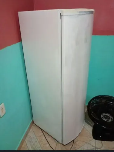 Vende se geladeira usada