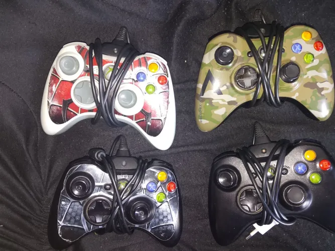 Xbox 360 Slim desbloqueado freestyle com + de 90 jogos e 4 manetes