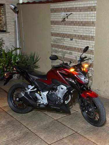CB 300f Twister impecável