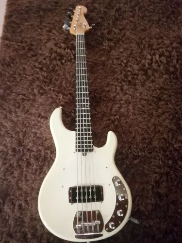 Baixo Tagima tbm5 cordas creme só hoje 700 reais , motiva da vendo estou comprando outro