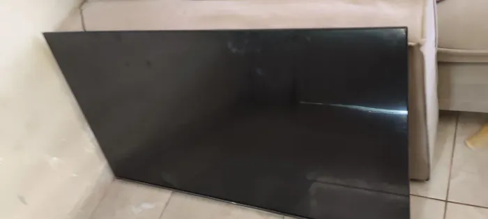 Vendo tv smart com defeito 