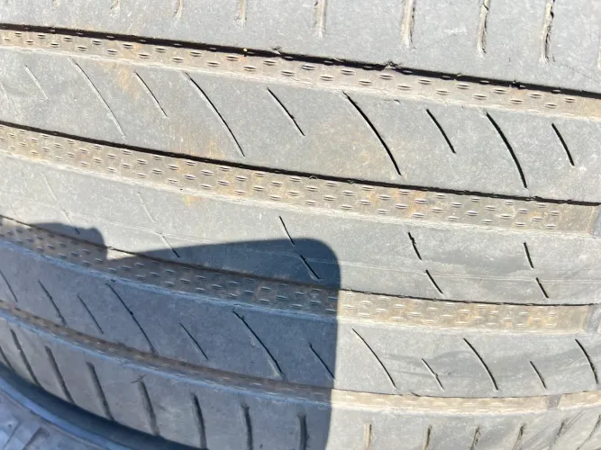 Pneu 225 50R 18 semi novos 4 unidades.