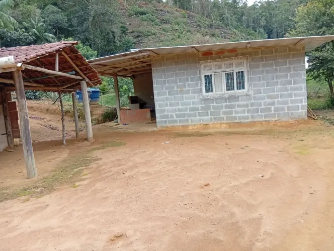 Vende-se terreno