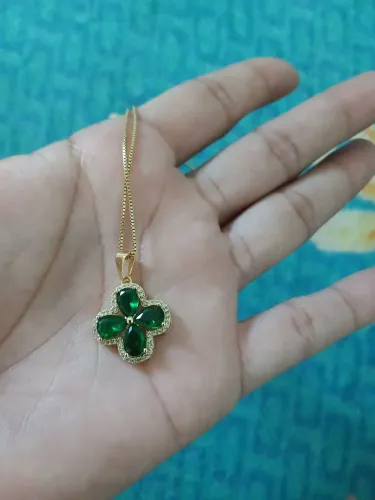 Vendo chapinha lizze extreme profissional original, e um colar lindo