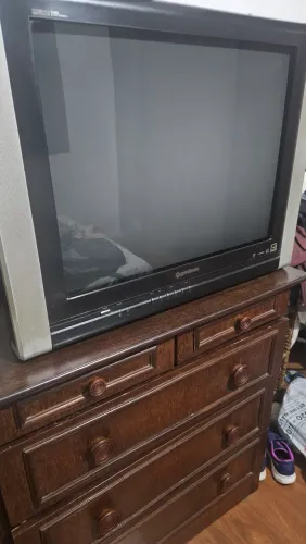 TV Tubo antiga e grande