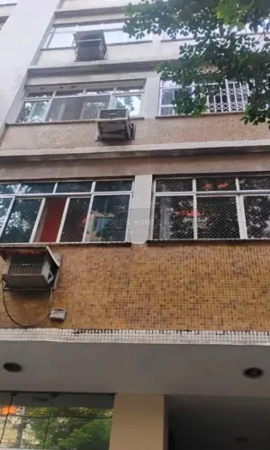 Apartamento no Condomínio Edifício Serpa Pinto | 2 qts, Quarto de serviço, 1 Vaga - Miolo 
