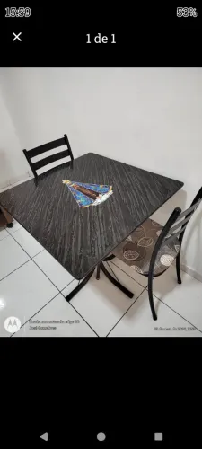 MESA DE GRANIZO COM 4 CADEIRAS NOVINHA ADESIVO REMOVIVEL $ 250.00 REAIS TEL *
