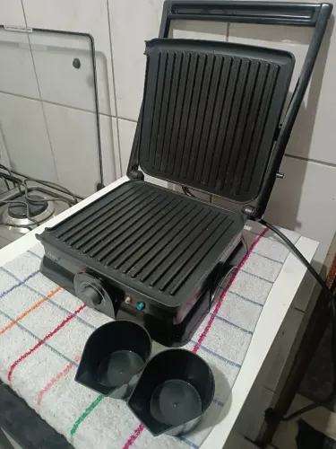 Grill Oster 2 em 1 Inox (Modelo Grande 1600W) - Muito Conservado
