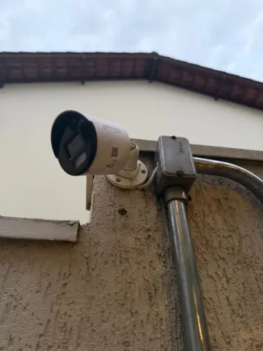 Sistema de CFTV Hikvision completo - 8 câmeras + NVR + HD 8TB +