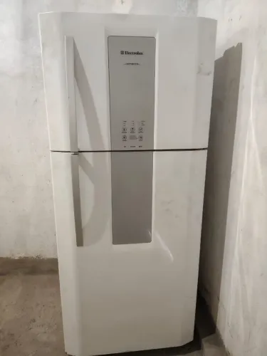 Vende-se geladeira em ótimo estado de conservação
