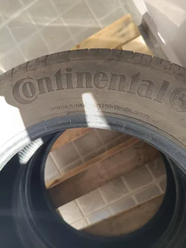 PAR DE PNEUS 185/65R15 CONTINENTAL