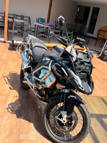 R1250 triple black