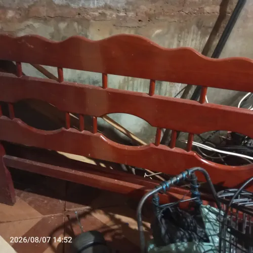Cabeceira e Peseira de cama de casal antiga em madeira