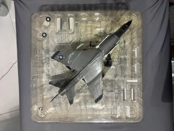 Aviões de Combate F8 Crusader Altaya 1/72