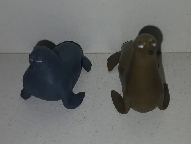 LOTE 2 BONECOS MINIATURAS PROCURANDO DORY FOCAS RUDDER FLUKE ORIGINAIS DISNEY