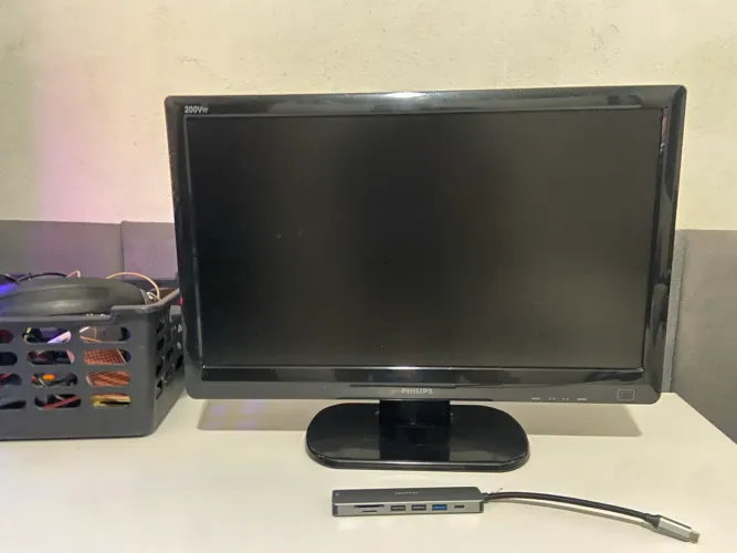 Monitor Philips BOM E BARATO
