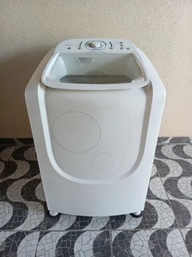 Máquina lavar eletroluux 15 kg bem conservada tudo funcionando lavando e centrifugando 