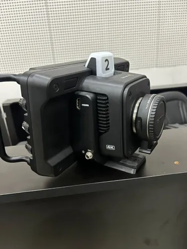 Blackmagic Design Studio 4K Plus + Adaptador Viltrox ef m2 II