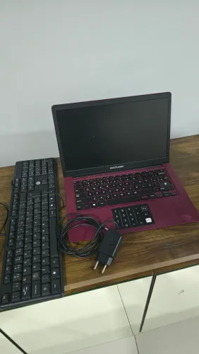 Notebook Multilaser Legacy Cloud PC135 na cor vermelha
