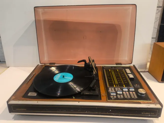 Antigo SOM 2X1 GRUNDIG STUDIO 515 PARA COLECIONADORES NO ESTADO VINTAGE 