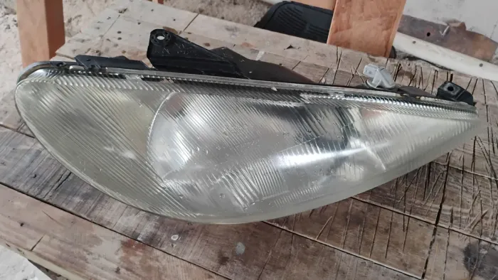 Farol Peugeot 206 lado direito (carona)