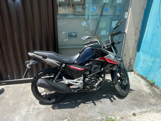 Titan 160