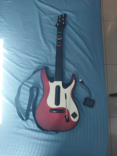 Guitarra Guitar hero 5 com receptor Ps2/Ps3/Pc.
