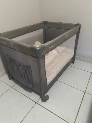 Vendo Berço Portátil Com colchão 