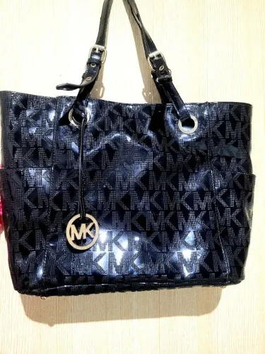 Bolsa Michael Kors, PREMIUM, couro envernizado, ferragens douradas
